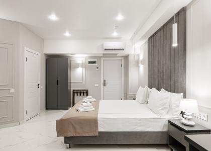 room 73 thumbnail 4